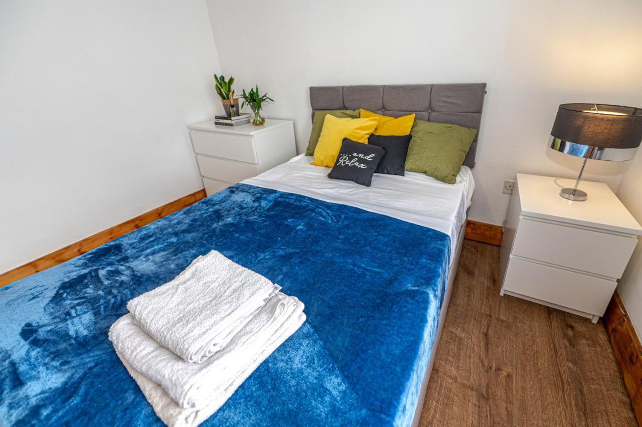 Beautiful 4 Bedrooms House, 7 Walk To Train Station Plumstead  Kültér fotó