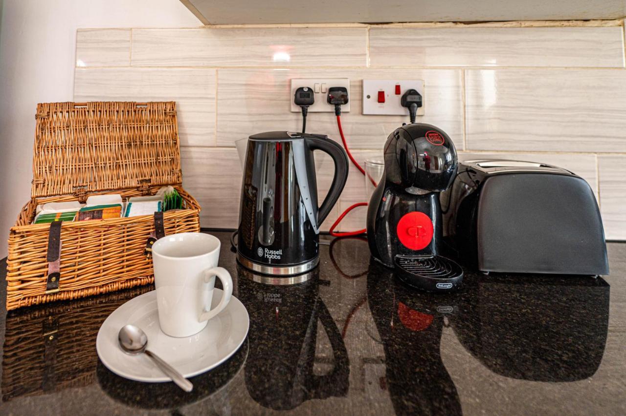 Beautiful 4 Bedrooms House, 7 Walk To Train Station Plumstead  Kültér fotó