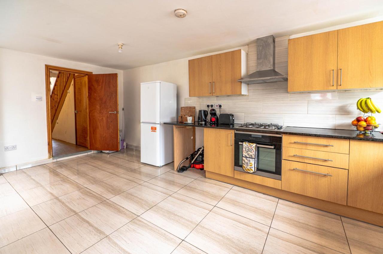 Beautiful 4 Bedrooms House, 7 Walk To Train Station Plumstead  Kültér fotó