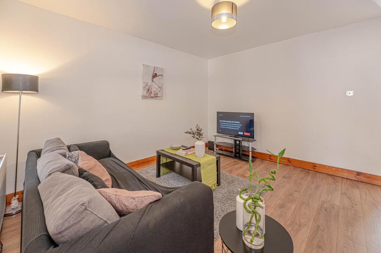 Beautiful 4 Bedrooms House, 7 Walk To Train Station Plumstead  Kültér fotó